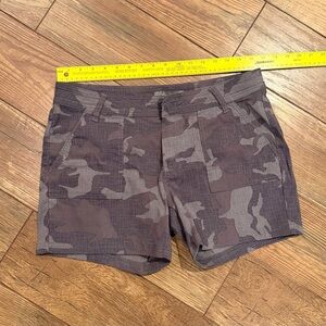 Women’s Prana Camo Print Casual Shorts - Charcoal/camo, size 12